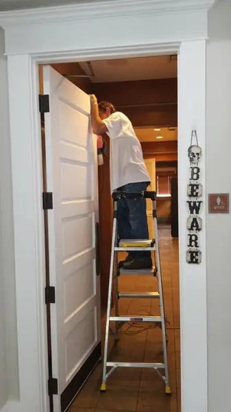 Instalación de puerta interior